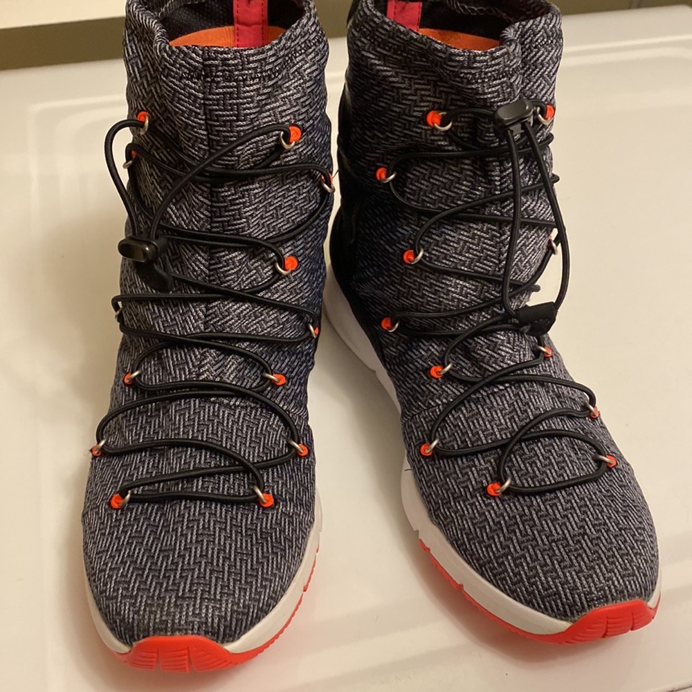 Under Armour high top sneaker. Womens 10 SALE!